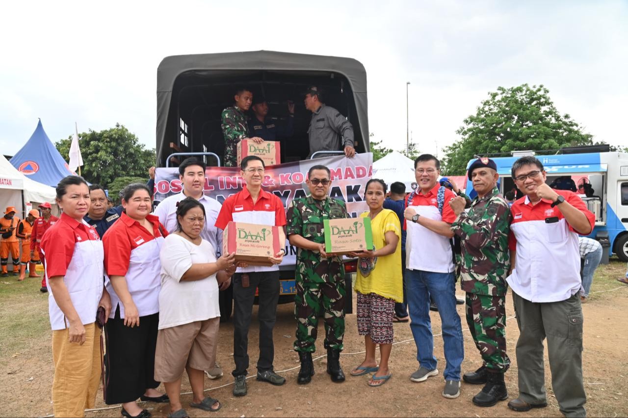 bersama-koarmada-ri-inti-salurkan-bantuan-untuk-korban-kebakaran-kemayoran